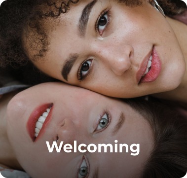 Welcoming friends smiling – Gofrendly value of inclusion and emotional safety.